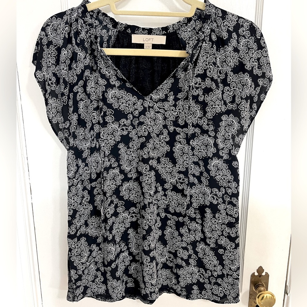 LOFT navy w/ white detail flowy top, size XS